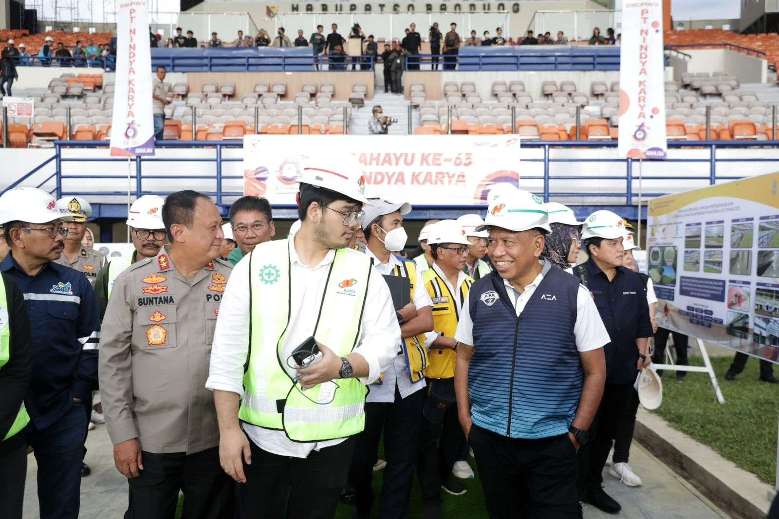 Menpora Zainudin Amali saat meninjau Stadion Si Jalak Harupat, Bandung, Sabtu 11 Maret 2023. (Foto: Kemenpora RI)