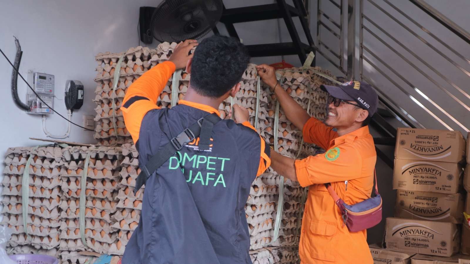Dompet Dhuafa Jateng salurkan logistik dan sembako bagi masyarakat Desa Doropayung, Kecamatan Juwana, Kabupaten Pati. (Foto: Dok. Dompet Dhuafa)
