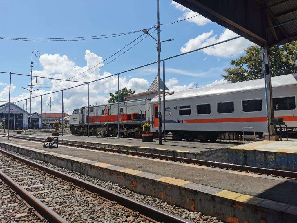 Tiket kereta api mudik lebaran sudah bisa dipesan, Senin 13 Maret 2023. (Foto: Choirul Anam/Ngopibareng.id)