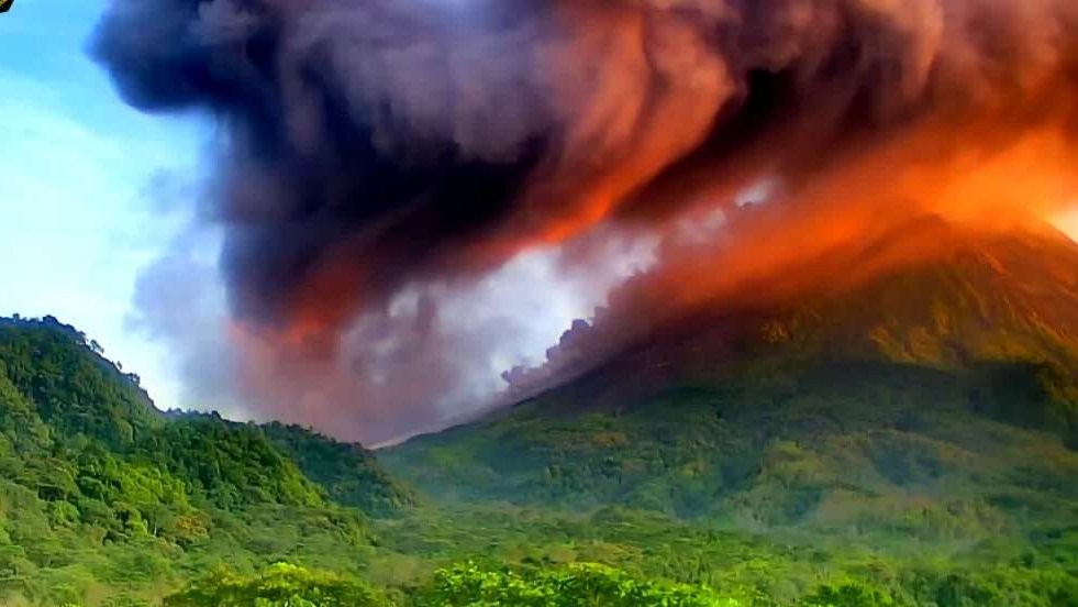 Gunung Merapi kembali muntahkan awan panas guguran pada Selasa, 14 Maret 2023 pagi. Tercatat ada dua kali guguran awan panas. (Foto: BPPTKG)