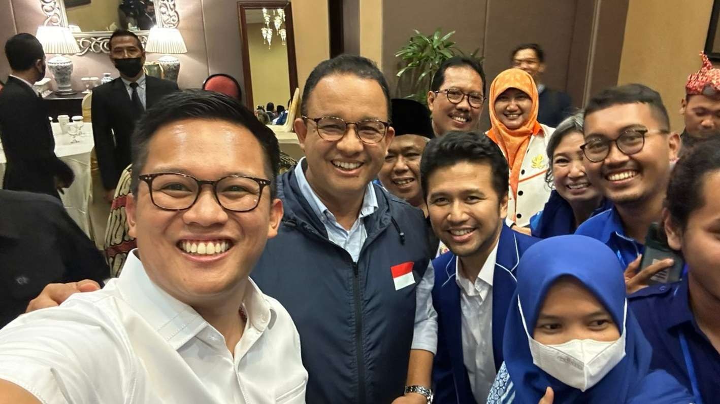 Ketua Demokrat Jatim, Emil Elestianto Dardak bersama pimpinan Partai PKS dan NasDem Jatim berfoto bersama Anies Baswedan di Surabaya. (Foto: Istimewa)