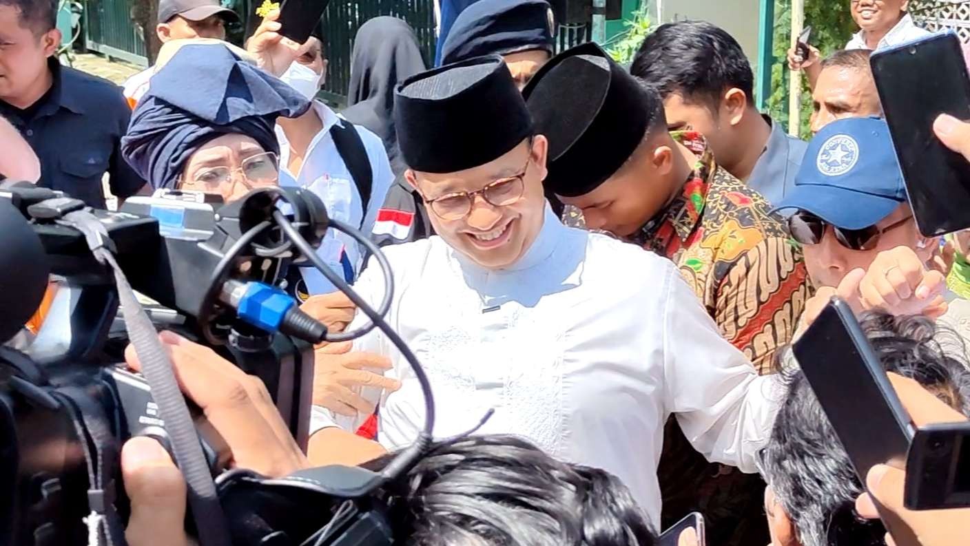 Bacapres, Anies Baswedan saat menyapa warga di SWK Gayungan, Surabaya, Jumat 17 Maret 2023. (Foto: Fariz Yarbo/Ngopibareng.id)