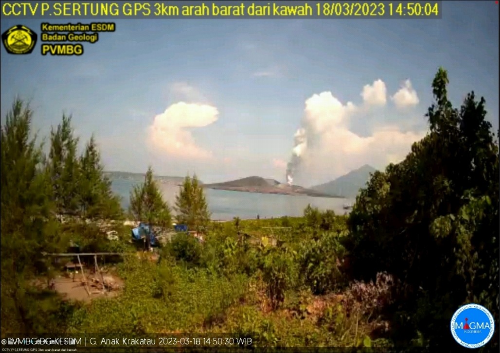 Erupsi Gunung Anak Krakatau, Sabtu 18 Maret 2023. (Foto: Twitter PVMBG)