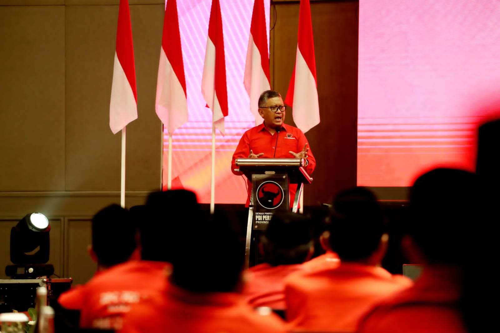 Sekjen PDI Perjuangan, Hasto Kristiyanto memimpin Rakornis DPD PDI Perjuangan Jatim di Surabaya, Minggu 19 Maret 2023. (Foto: Istimewa))