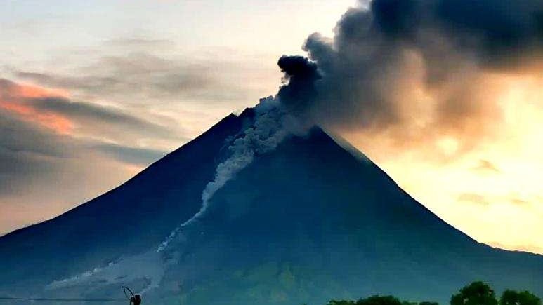 PVMBG Badan Geologi Kementerian Energi dan Sumber Daya Mineral (ESDM) catat Gunung Merapi alami 38 kali gempa guguran sejak Senin, 20 Maret 2023 pagi. (Foto: PVMBG)