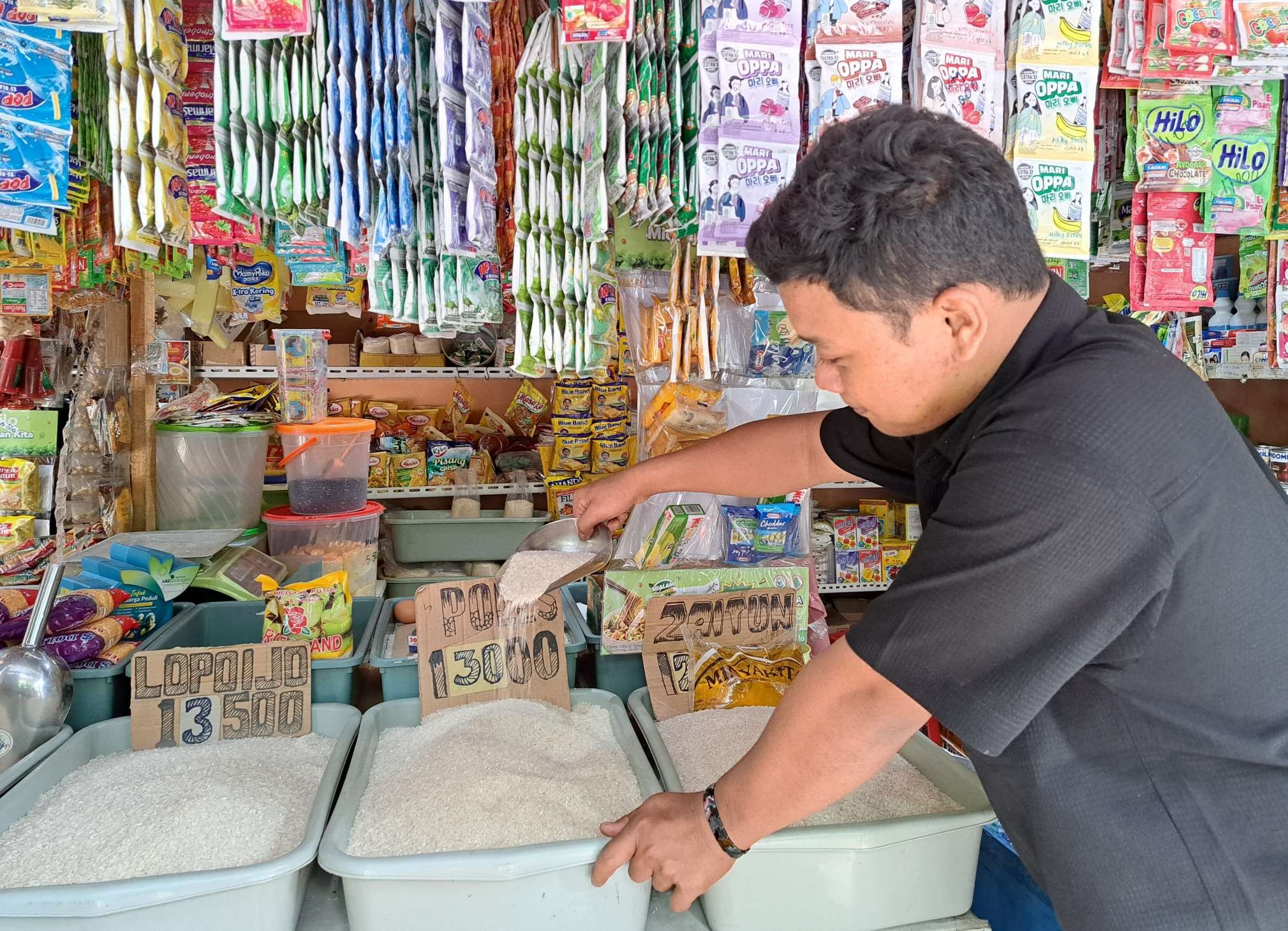 Beras yang mengalami kenaikan harga signifikan jelang Ramadan. (Foto: Pita Sari/Ngopubareng.id)