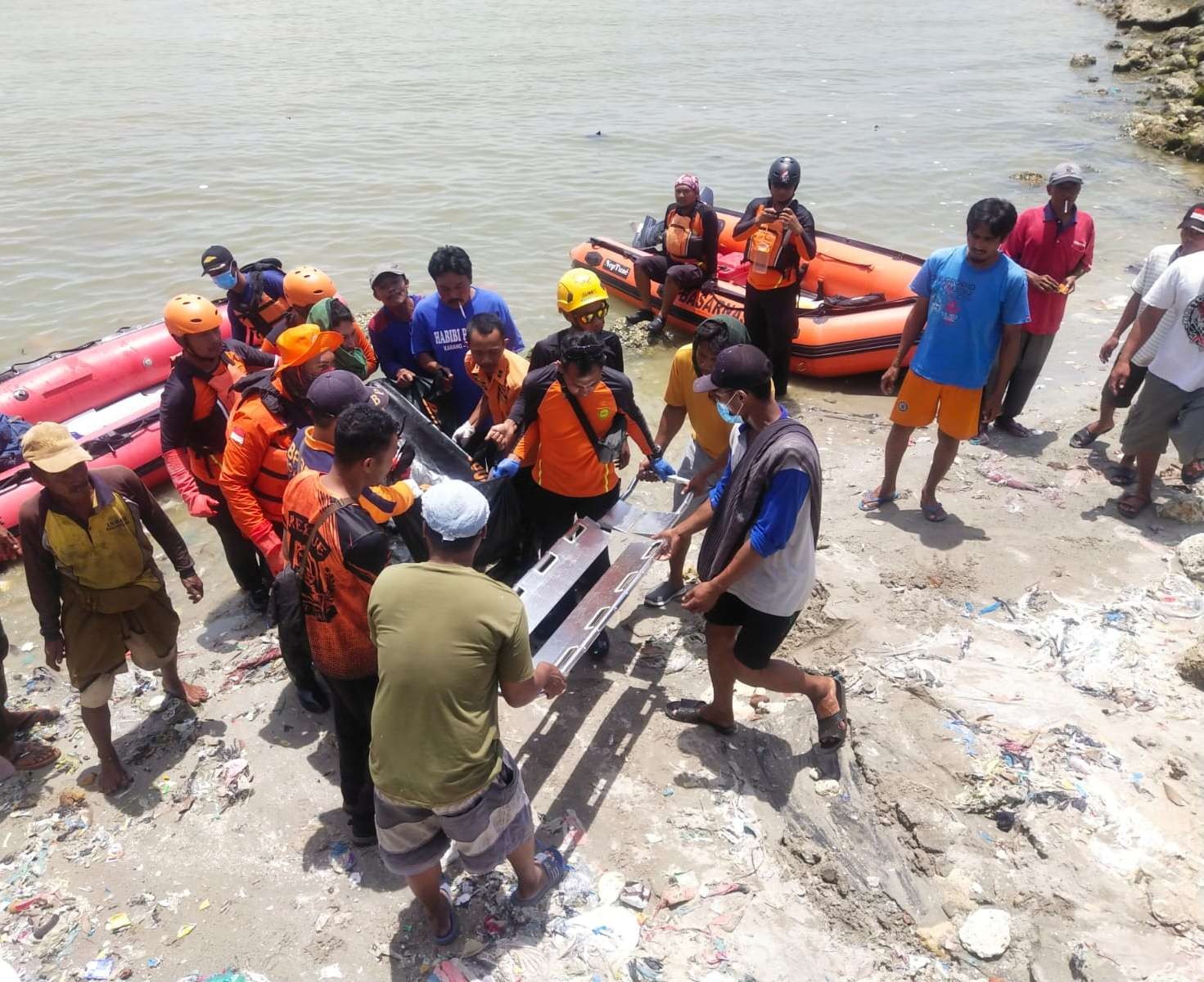Jasad korban kapal pecah akibat diterjang angin puting beliung ditemukan dalam kondisi meninggal dunia. (Foto: Dok Polres Tuban)