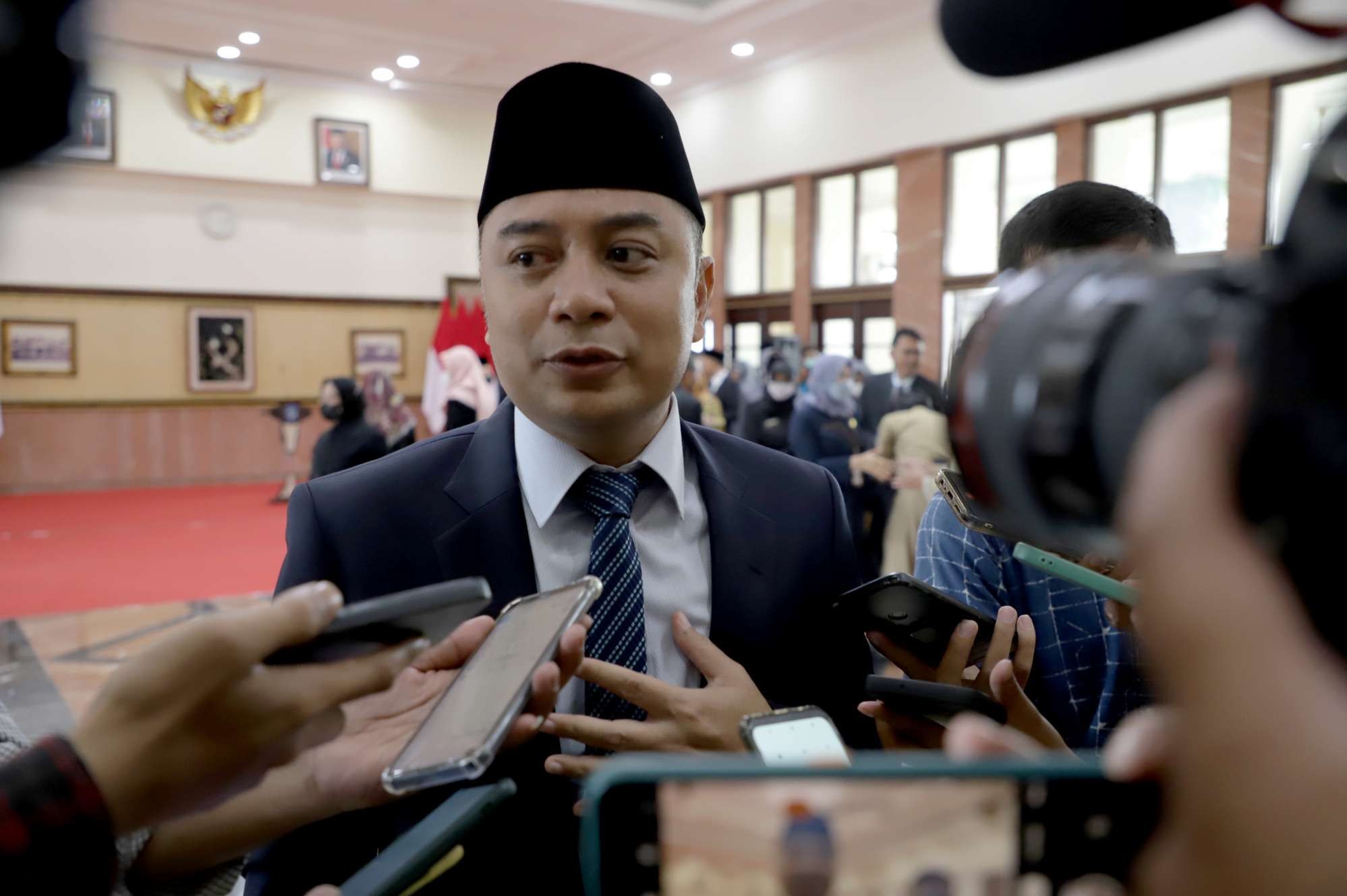 Walikota Surabaya, Eri Cahyadi saat menerangkan soal SE Ramadan. (Foto: Pita Sari/Ngopibareng.id)