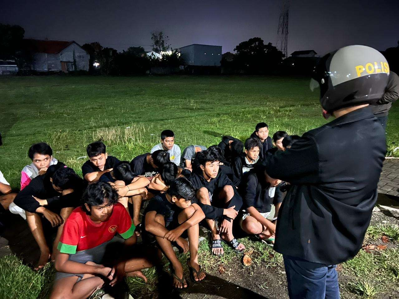 Jelang Sahur 20 Remaja Diamankan Diduga Terlibat Perang Sarung di Kediri (Foto: Istimewa)