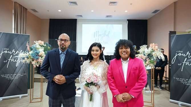 Pernikahan komika Marshel Widianto dan Cesen eks JKT48 digelar Februari 2022. Tapi, ibu Marshel bilang Juni. (Foto: Instagram)