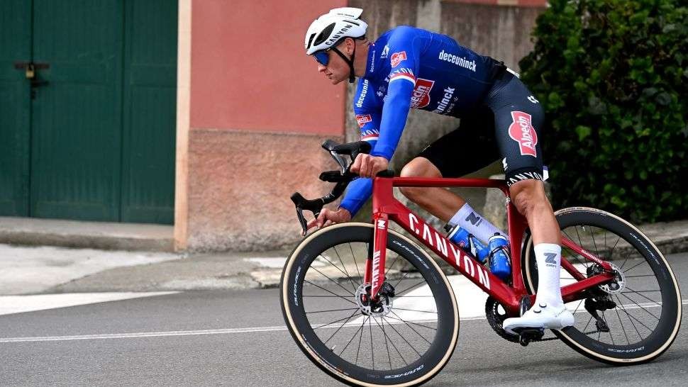 Mathieu van der Poel menggunakan purwarupa Aeroad untuk memenangkan MIlan-San Remo. (Foto: Istimewa)