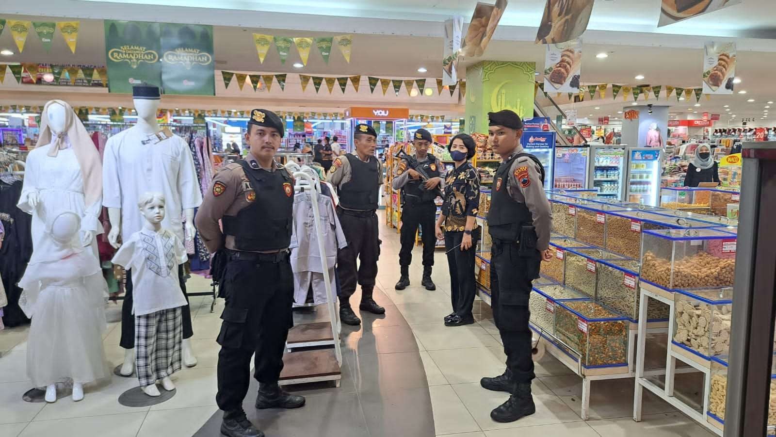 Patroli Ramadhan Polres Blora di pusat perbelanjaan. (Foto: Humas Polres Blora)