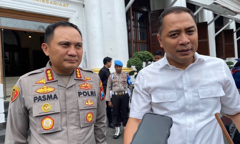 Kapolrestabes Surabaya, Kombes Pol Pasma Royce bersama Walikota Eri Cahyadi membahas solusi perang sarung. (Foto: Andhi Dwi/Ngopibareng.id)