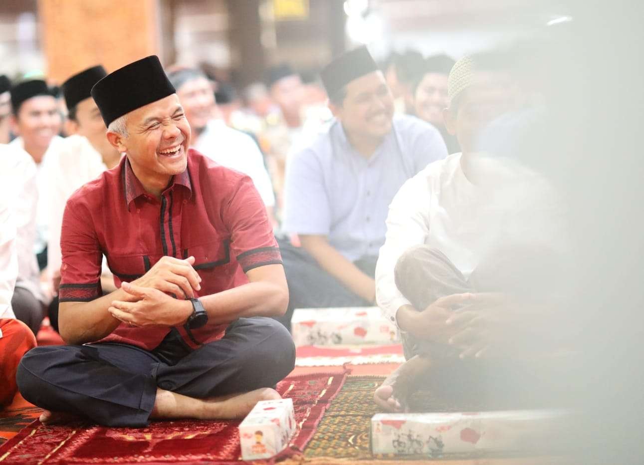 Gubernur Jawa Tengah Ganjar Pranowo  usai mengikuti salat Isya dan tarawih keliling di Gedung DPRD Jawa Tengah, Rabu, 29 Maret 2023. (Foto: Dok Pemprov Jateng)