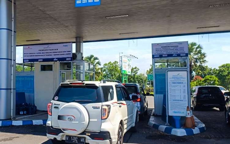 Pintu masuk parkir Terminal 1 Bandara Juanda (foto :Aini/Ngopibareng.id)