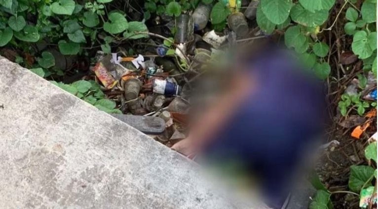Mayat pria ditemukan di saluran air Jalan Raya Lidah Wetan (Foto: Command Center 112)