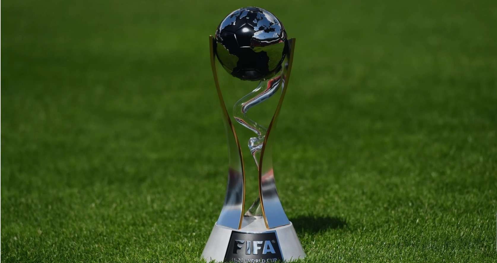 Ilustrasi trofi Piala Dunia U-20. (Foto: FIFA)