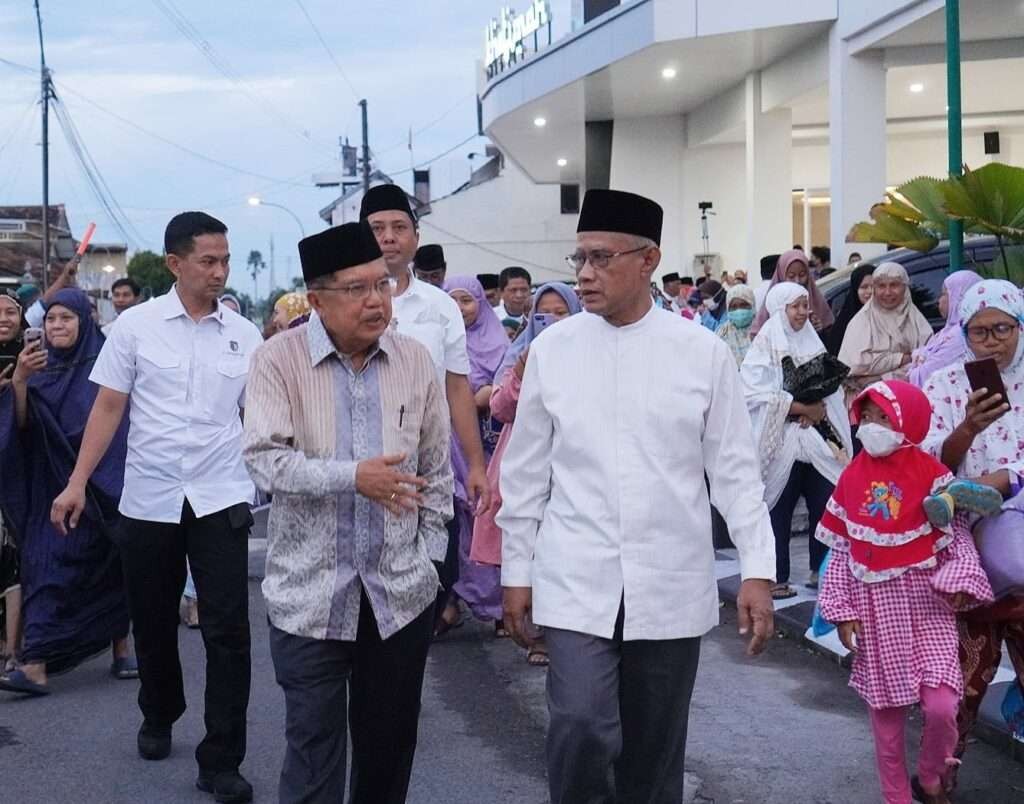 Ketua Umum DMI M Jusuf Kalla bersama Ketua Umum PP Muhammadiyah, Haedar Nashir. (Foto: muhammadiyah.or.id)