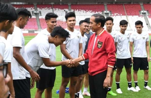 Presiden Jokowi  memberi semangat kepada Timnas U-20 Indonesia yang gagal berlaga di Piala Dunia U-20 (Foto: BPMI Setpres)
