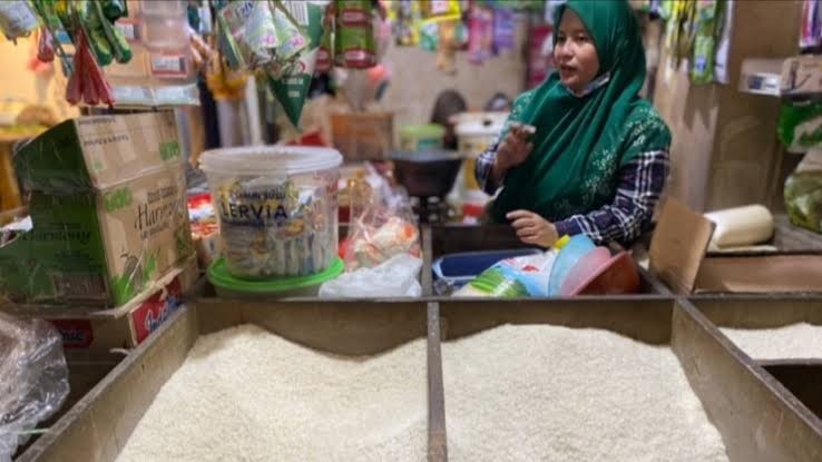 Komoditas beras adalah salah satu penyumbang inflasi di Kota Malang pada Maret 2023. (Foto: Lalu Theo/Ngopibareng.id)