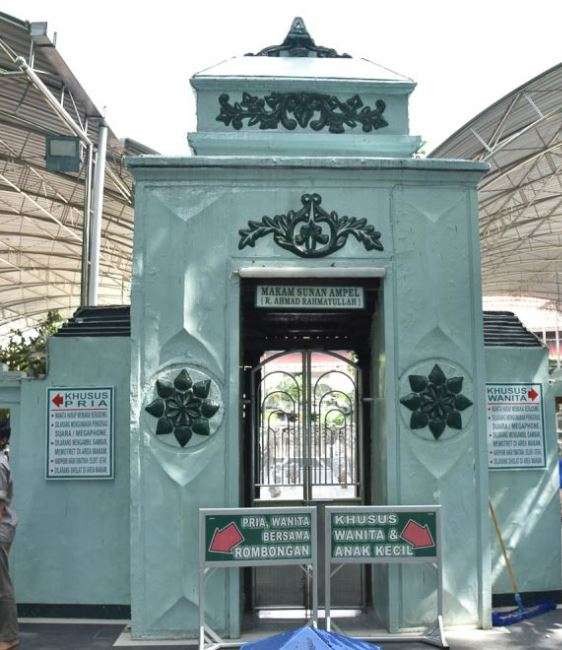 Wisata religi makam Sunan Ampel terletak di Jalan Petukangan I, Ampel, Kecamatan Semampir, Kota Surabaya. (Foto: Wikipedia)