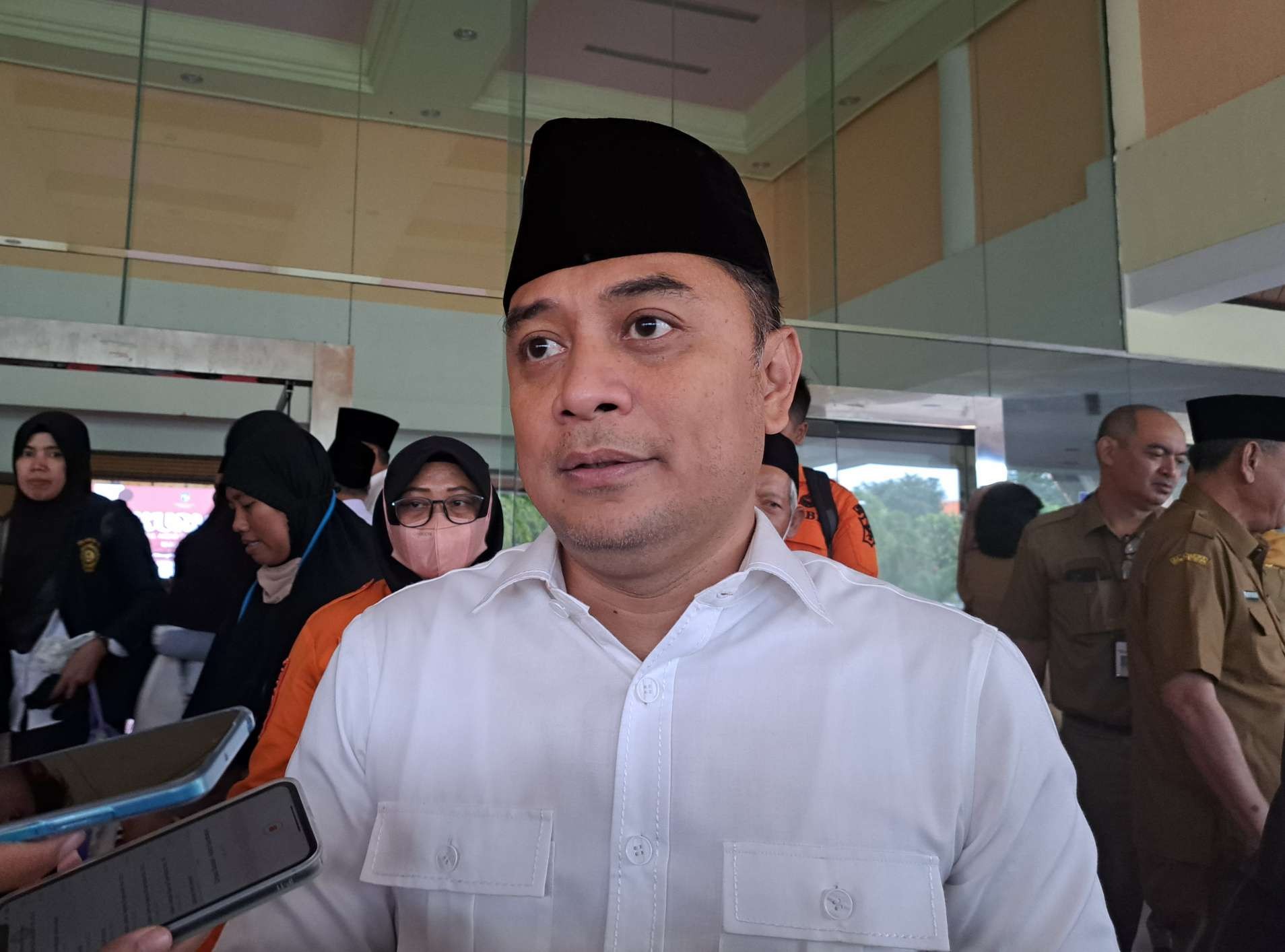 Walikota Surabaya, Eri Cahyadi mengapresiasi aksi Bonek mengawal Persija ke Lamongan sebagai langkah untuk menghilangkan permusuhan. (Foto: Pita Sari/Ngopibareng.id)