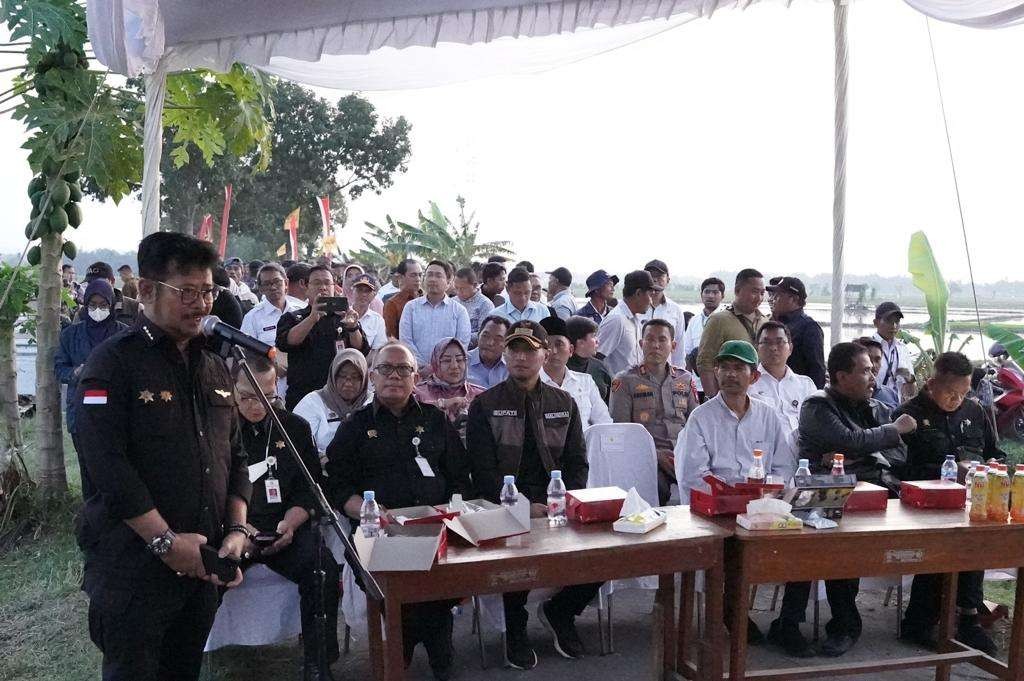 Menteri Pertanian RI, Syahrul Yasin Limpo melakukan dialog bersama petani di Tuban (FOto: dok. Pemkab Tuban)