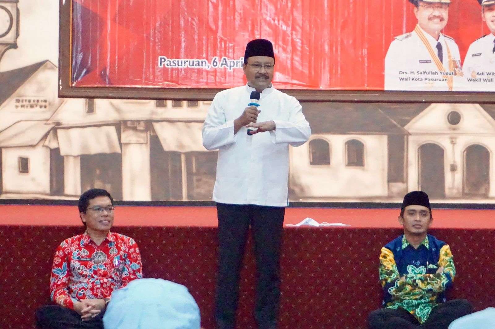 Walikota Pasuruan, Syaifullah Yusuf (Gus Ipul) menyampaikan jika peran modin sebagai petugas pemulasaraan jenazah, penting. (Foto: Dok Pemkot Pasuruan)
