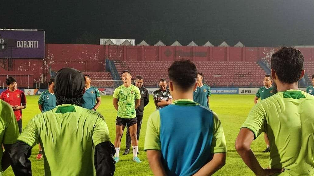 Tim Persik Kediri saat berlatih di Stadion Brawijaya Kediri (Foto: Fendi Lesmana/Ngopibareng.id)