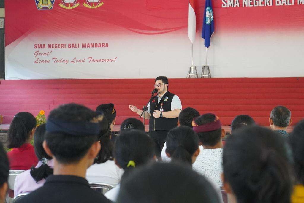 Bupati Kediri Hanindhito Himawan Pramana berkeinginan membuat boarding school bagi anak kurang mampu di Kabupaten Kediri. (Foto: Kominfo Kabupaten Kediri)