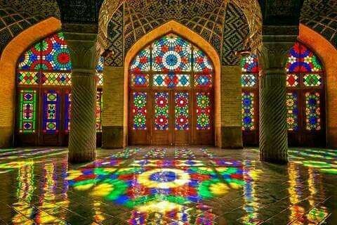 Ornamen yang indah dalam masjid, mencerminkan Islam yang menyukai keindahan. (Ilustrasi)