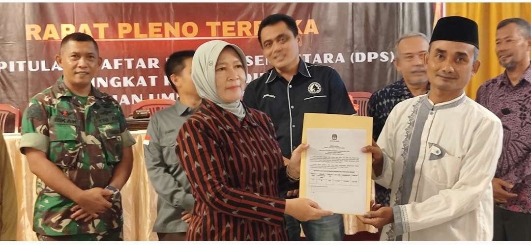Ketua KPU (Komisi Pemilihan Umum ) Kota Kediri Pusporini Endah Palupi mengakui ada beberapa nama pemilih  yang sudah dinyatakan meninggal dunia masuk dalam DPS (Fendi Lesmana/ngopi bareng. Id)