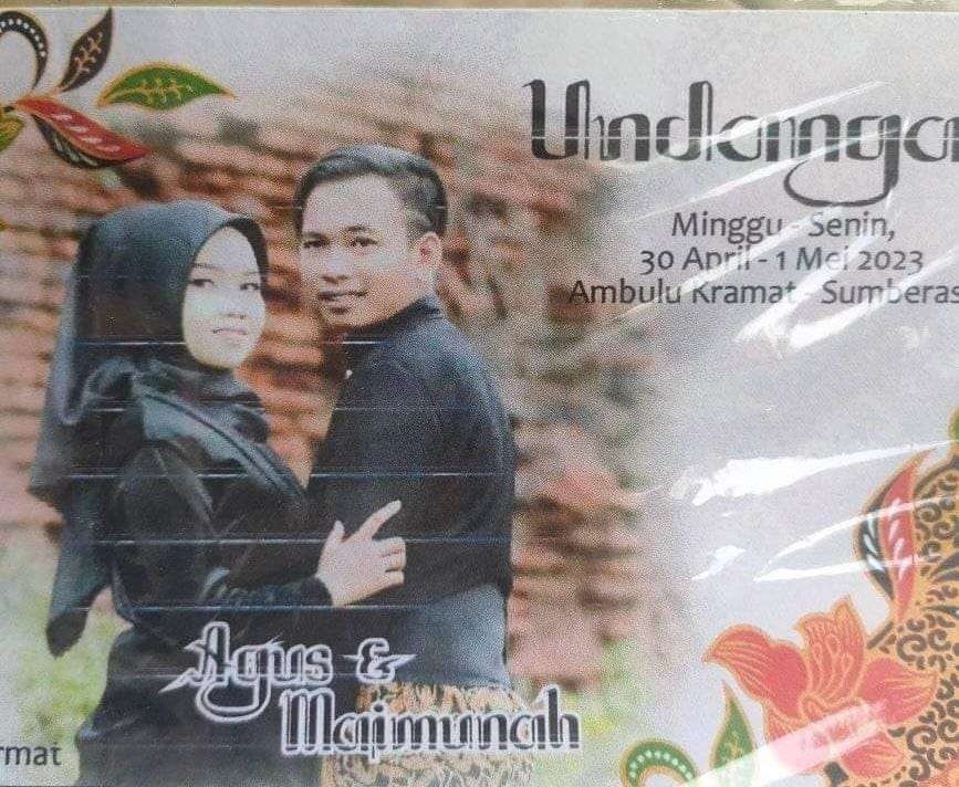 Undangan resepsi pernikahan Agus Wahyuni, 23 tahun, warga Desa Ambulu, Kecamatan Sumberasih, Kabupaten Probolinggo pada 30 April-1 Mei 2023. (Foto: Dokumen Keluarga)