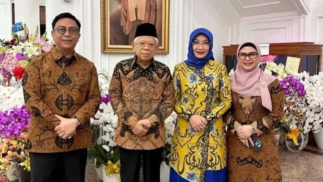 Foto kenangan almarhum Muhammad Rapsel Ali (kiri) bersama sang istri, Siti Nur Azizah Ma'ruf Amin (kanan) di hari ulang tahun mertuanya, Wapres Ma'ruf Amin, 11 Maret 2023. (Foto: Instagram @sitinurazizah_maruf)