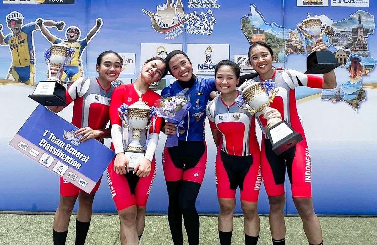Tim balap sepeda putri Indonesia yang berhasil meraih tim terbaik di tour of thailand (foto : istimewa)