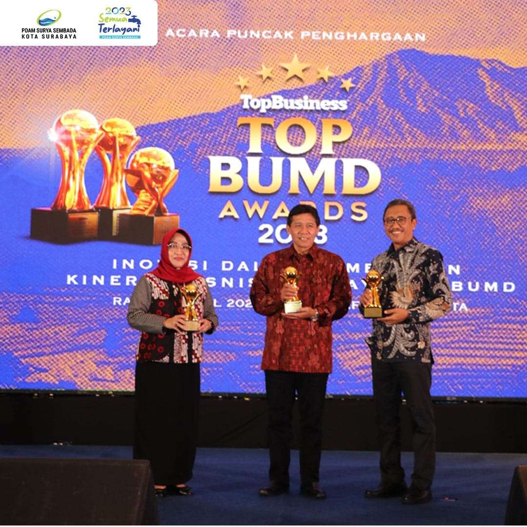 PDAM Surya Sembada Surabaya menerima penghargaan TOP BUMD 2023. (Foto: Istimewa)