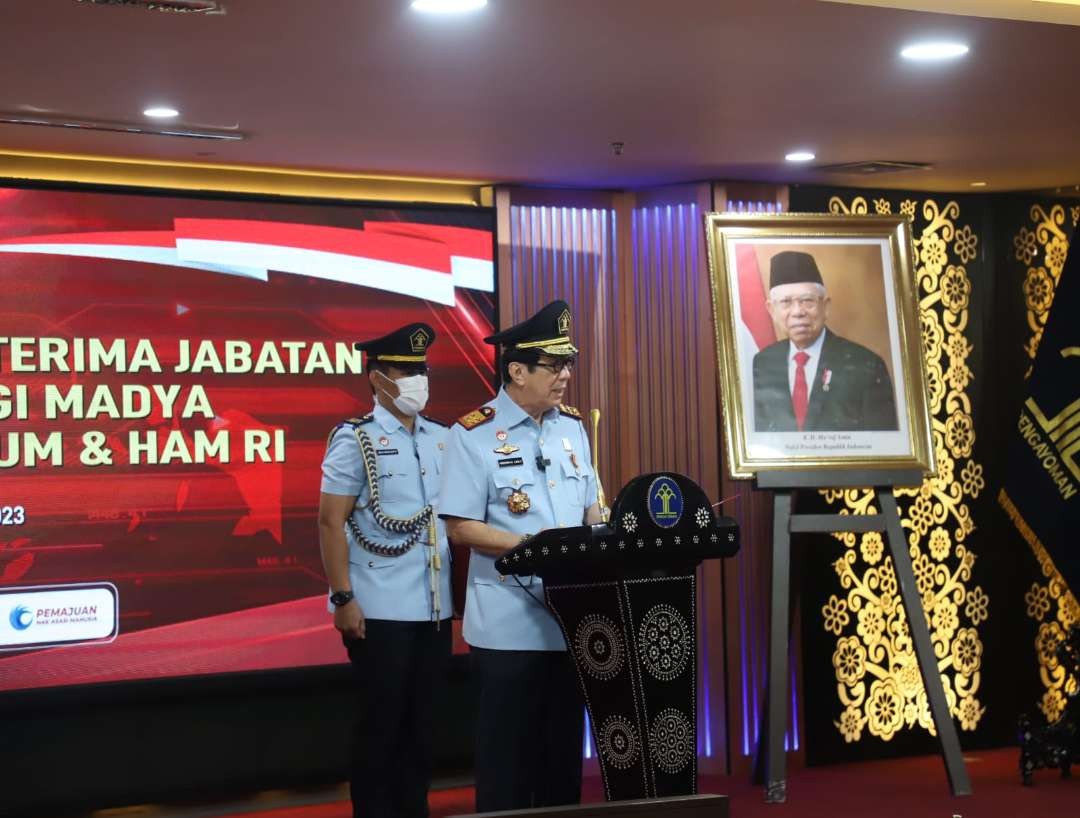 Menteri Hukum dan HAM (Menkumham) Yasonna H Laoly melantik lima orang pimpinan tinggi (Pimti) Madya baru di Kantor Kemenkumham, Jakarta, Selasa 4 April 2023. (Foto: Humas Kemenkumham Jatim)