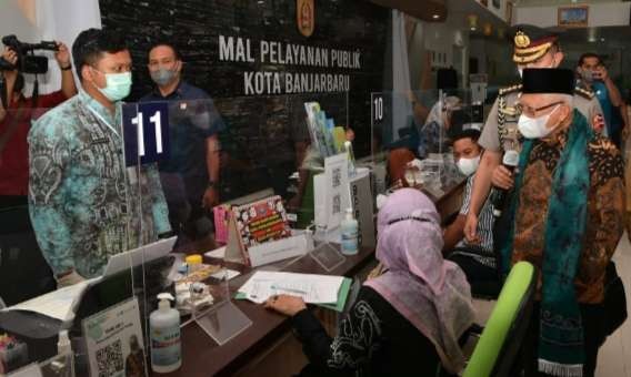 Wapres Ma'ruf Amin meninjau Mal Pelayanan Publik Kota Banjarbaru, Selasa 11 April 2023. (Foto: Setwapres)