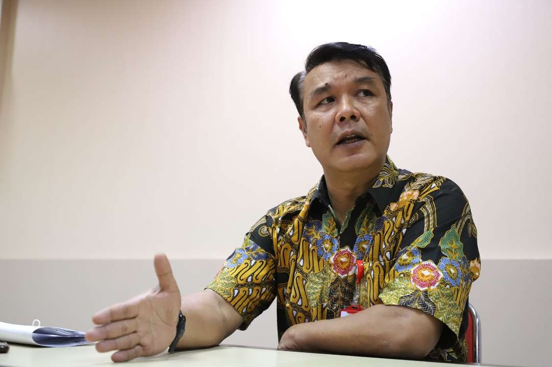 Kepala Dinas Komunikasi dan Informatika (Dinkominfo) Kota Surabaya, Muhammad Fikser saat menjelaskan pencairan gaji ke-13 pegawai Non-ASN. (Foto: Humas Pemkot Surabaya)