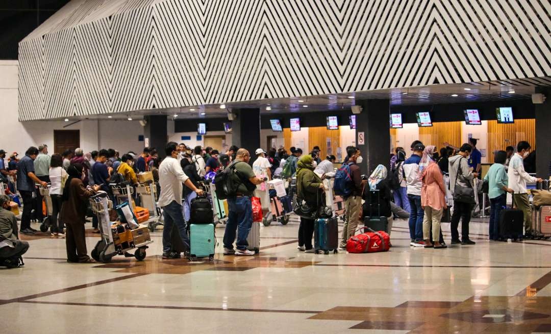 Antrean penumpang Bandara Juanda Surabaya (foto : Aini/Ngopibareng.id)