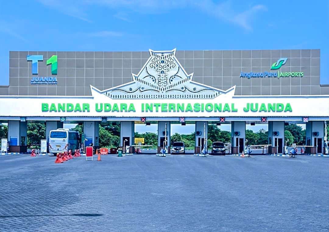 Pintu masuk Terminal 1 Bandara Juanda Surabaya (foto : Aini/Ngopibareng.id)