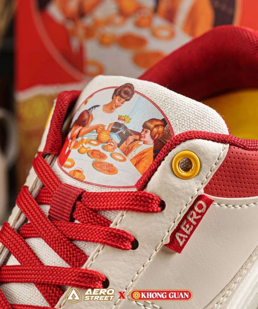 Sneakers Aerostreet x biskuit legendaris Khong Guan yang tersedia setiap lebaran. (Foto: Instagram)