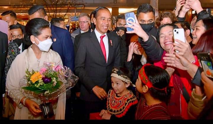 Presiden Jokowi bersama Ibu Iriana tiba di Hannover, disambut masyarakat Indonesia dan piminan negara  ( foto: Setpres)