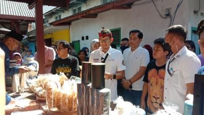 Menteri Pariwisata dan Ekonomi Kreatif, Sandiaga Uno saat melihat Kampung Kayutangan Heritage, Kota Malang (Foto: Lalu Theo/Ngopibareng.id)