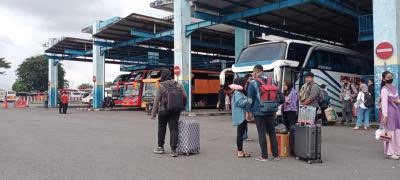 Keberangkatan penumpang di Terminal Arjosari, Kota Malang (Foto: Lalu Theo/Ngopibareng.id)