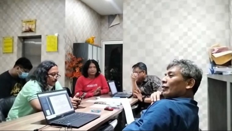 Jurnalis korban pengeroyokan diperiksa Polrestabes Surabaya (Foto: dok. Narasumber)