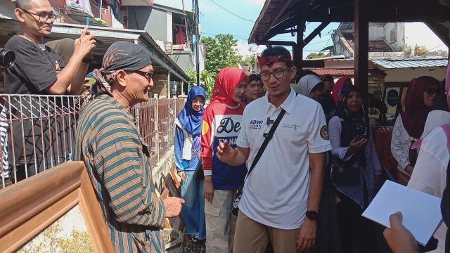 Menteri Pariwisata dan Ekonomi Kreatif, Sandiaga Uno saat mengunjungi Kampung Kayutangan Heritage, Kota Malang (Foto: Lalu Theo/Ngopibareng.id)