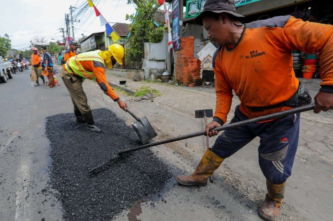 Perbaikan jalan Salatiga-Bringin-Grobogan, yang mulai dikerjakan pada  24 Maret 2023. (Foto: Istimewa)