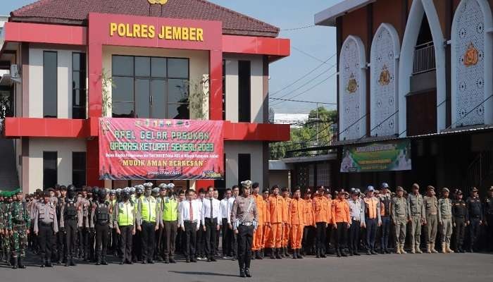 Apel gelar pasukan operasi Ketupat Semeru di halaman Polres Jember (Foto: Dok Humas Polres Jember)