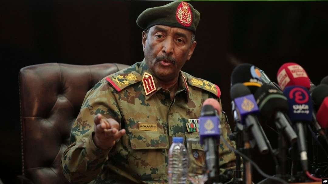 Jenderal Abdel-Fattah Burhan, memegang kendali militer tertinggi di Sudan. (Foto: VOA)